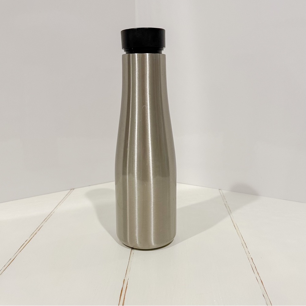 Lululemon Refresh Water Bottle - Picture 2 of 4